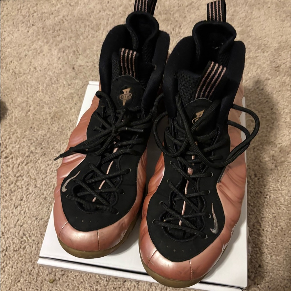 Nike UNISEX MEN Black and Copper Sneakers